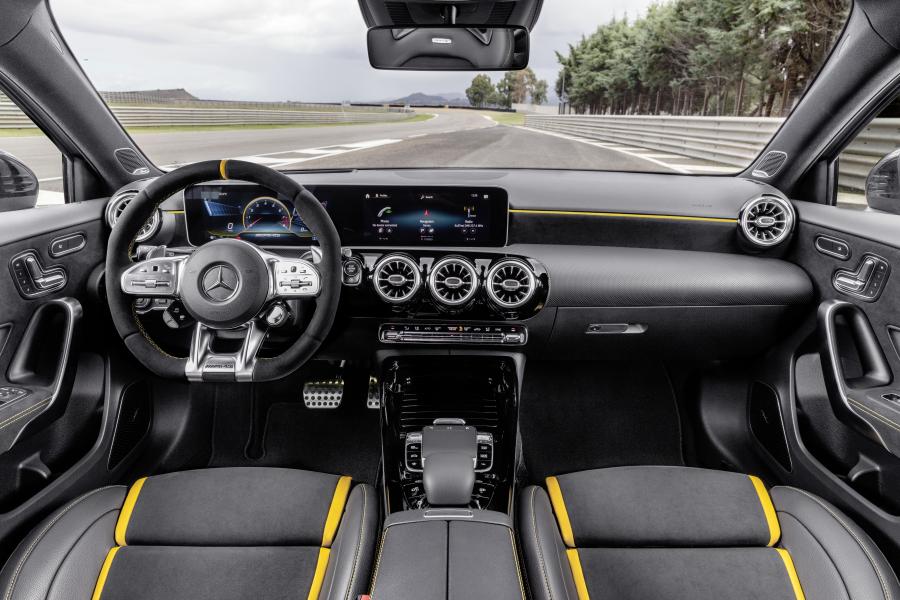 Торпедо Mercedes-AMG A45 S 4Matic+ (W177) 2019 года  (WW) (фото 5 из 90)